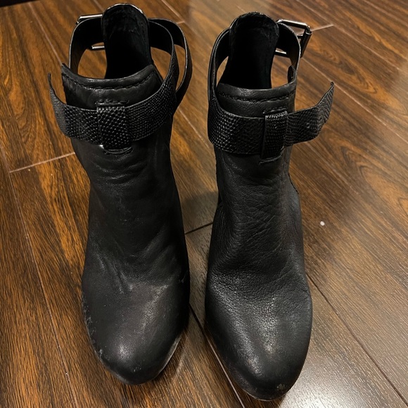 COPY - BCBG heels - Picture 5 of 7